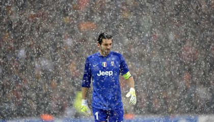 爱游戏：欧冠巅峰对决前瞻，切尔西展现攻守平衡特质，巴萨传统优势面临严峻考验