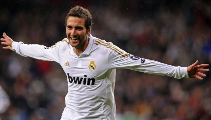 爱游戏官网：安东赛后坦言球队展现积极面貌，红牌前已掌控节奏，遗憾未转化更多机会