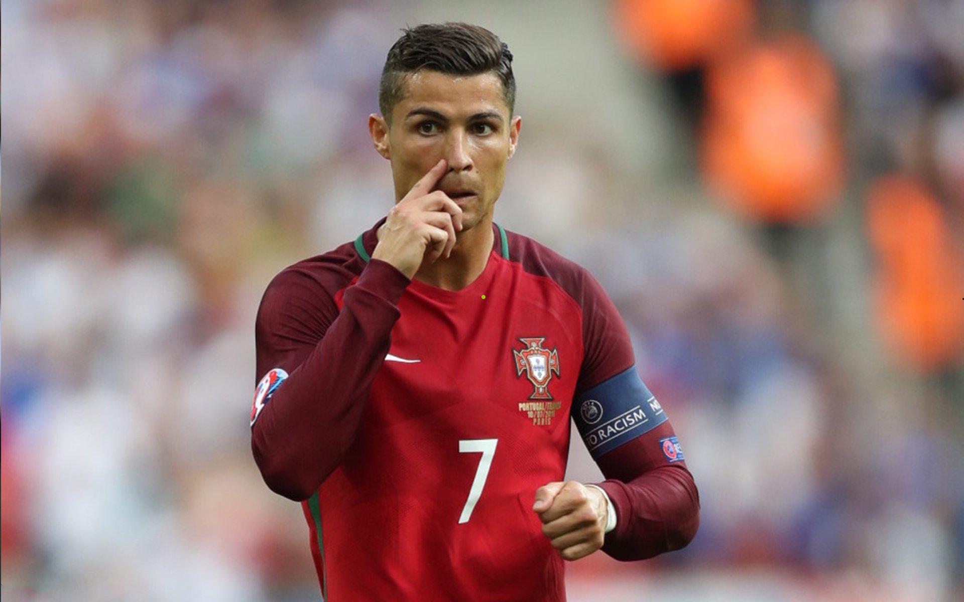 法国雄鹰振翅高飞！扎卡里-里萨谢Ins晒照与球迷亲密互动